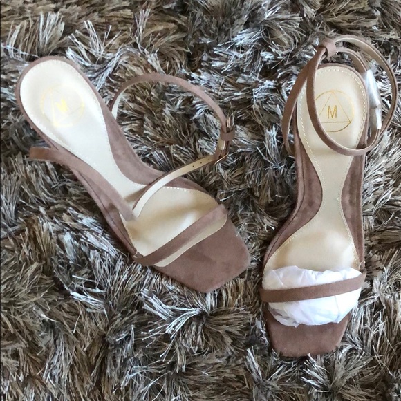 Heels - Picture 4 of 6